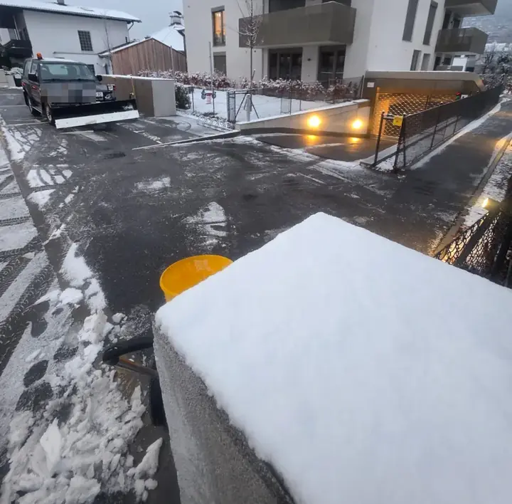 Winterdienst: Zufahrt geräumt und gestreut
